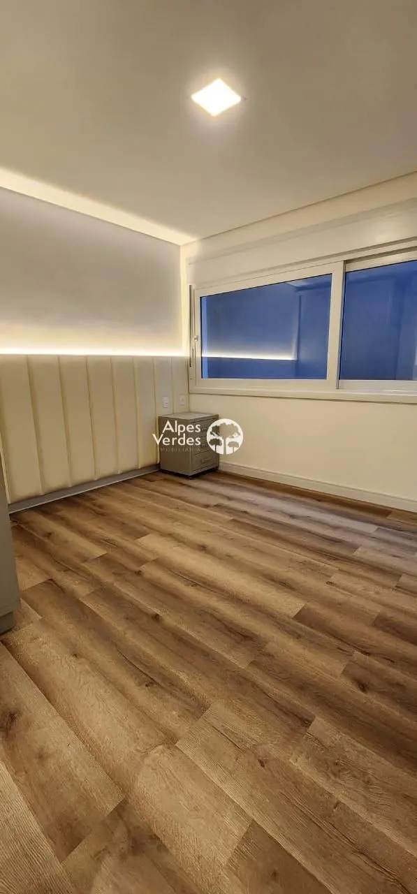 Imagem Vende-se apartamento semi-mobiliado em Gramado a 10 minutos da Rua Coberta