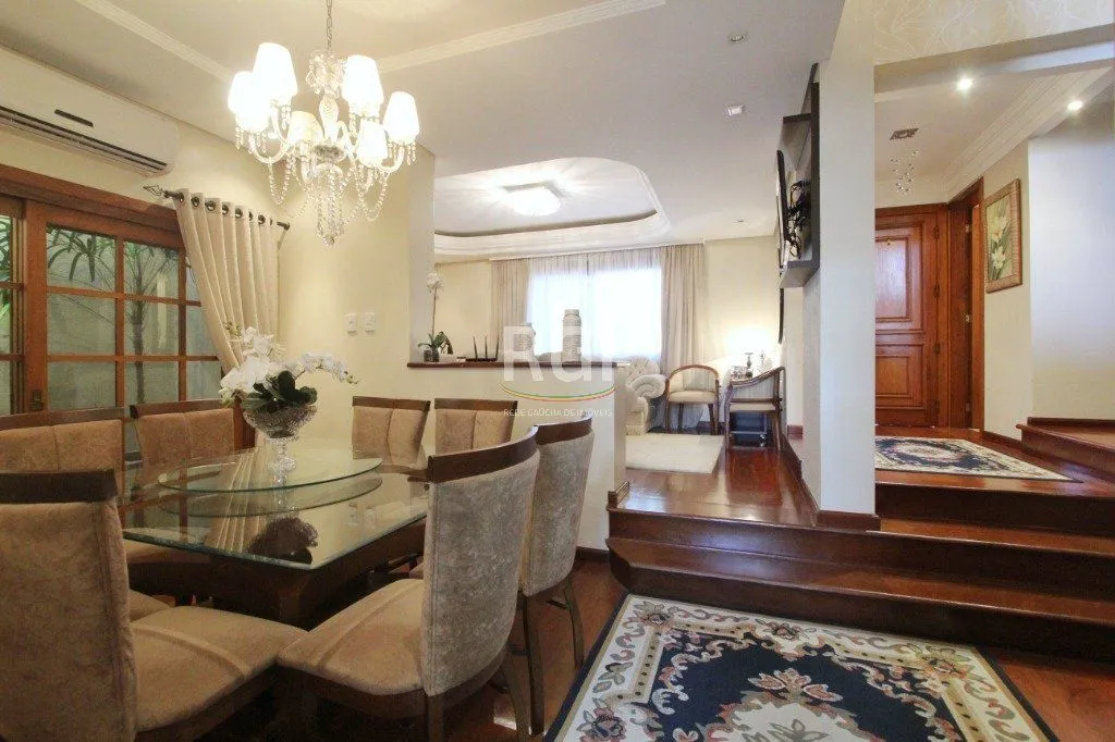 Imagem Casa para Venda - 250m², 3 dormitórios, sendo 1 suites, Teresópolis