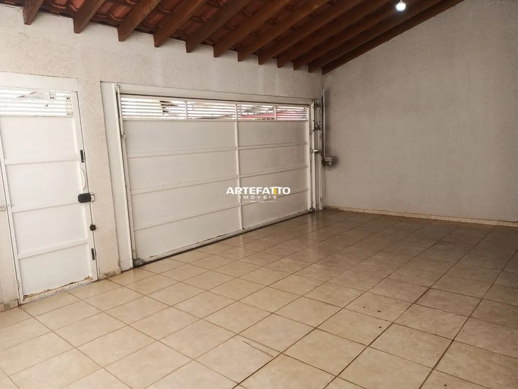 Imagem Casa jardim Cambuí, 2 dorm. Varanda com churrasqueira. Excelente.