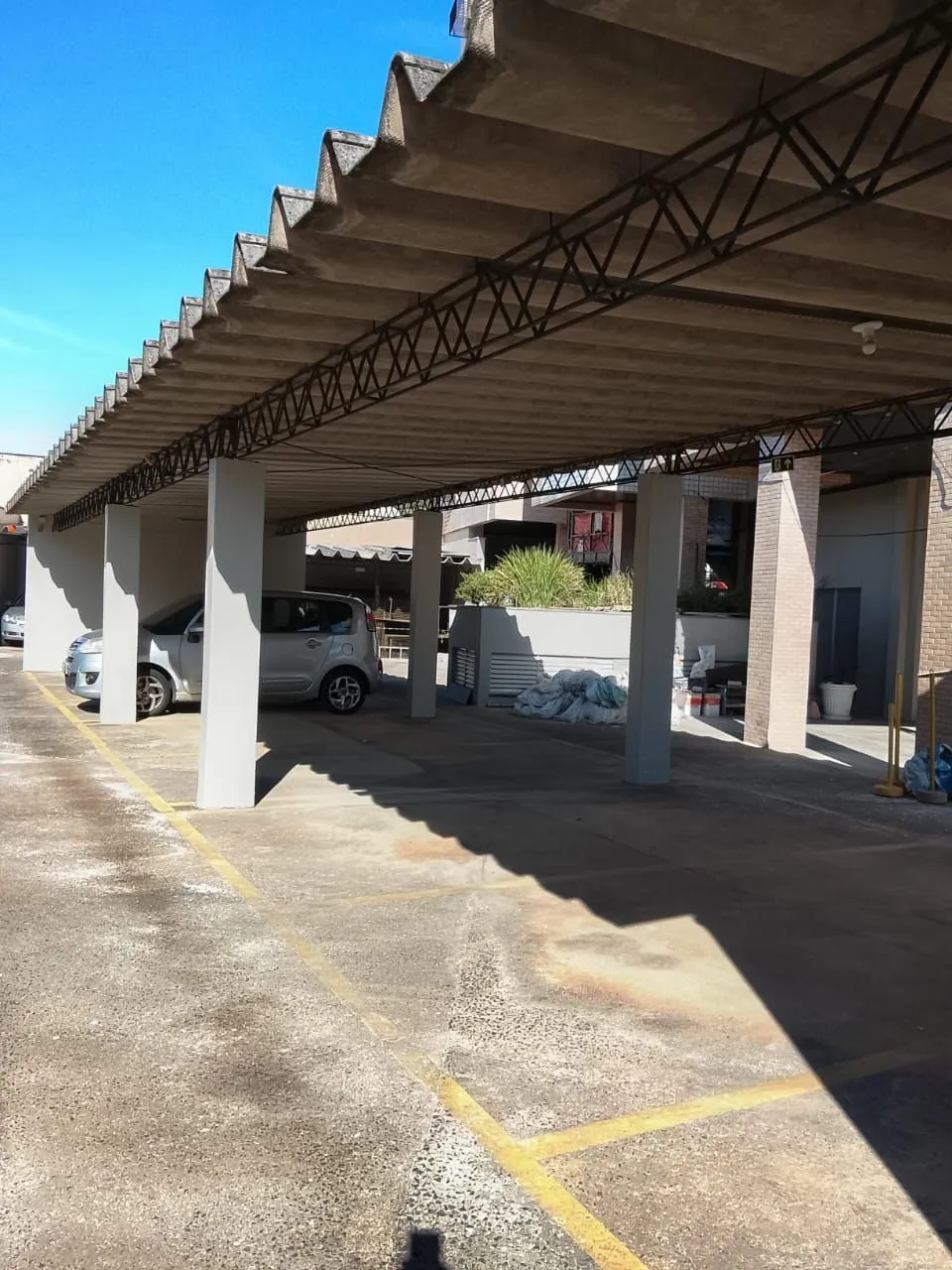 Imagem Excelente 2D C/Suíte e vaga coberta Três Figueiras - Porto Alegre