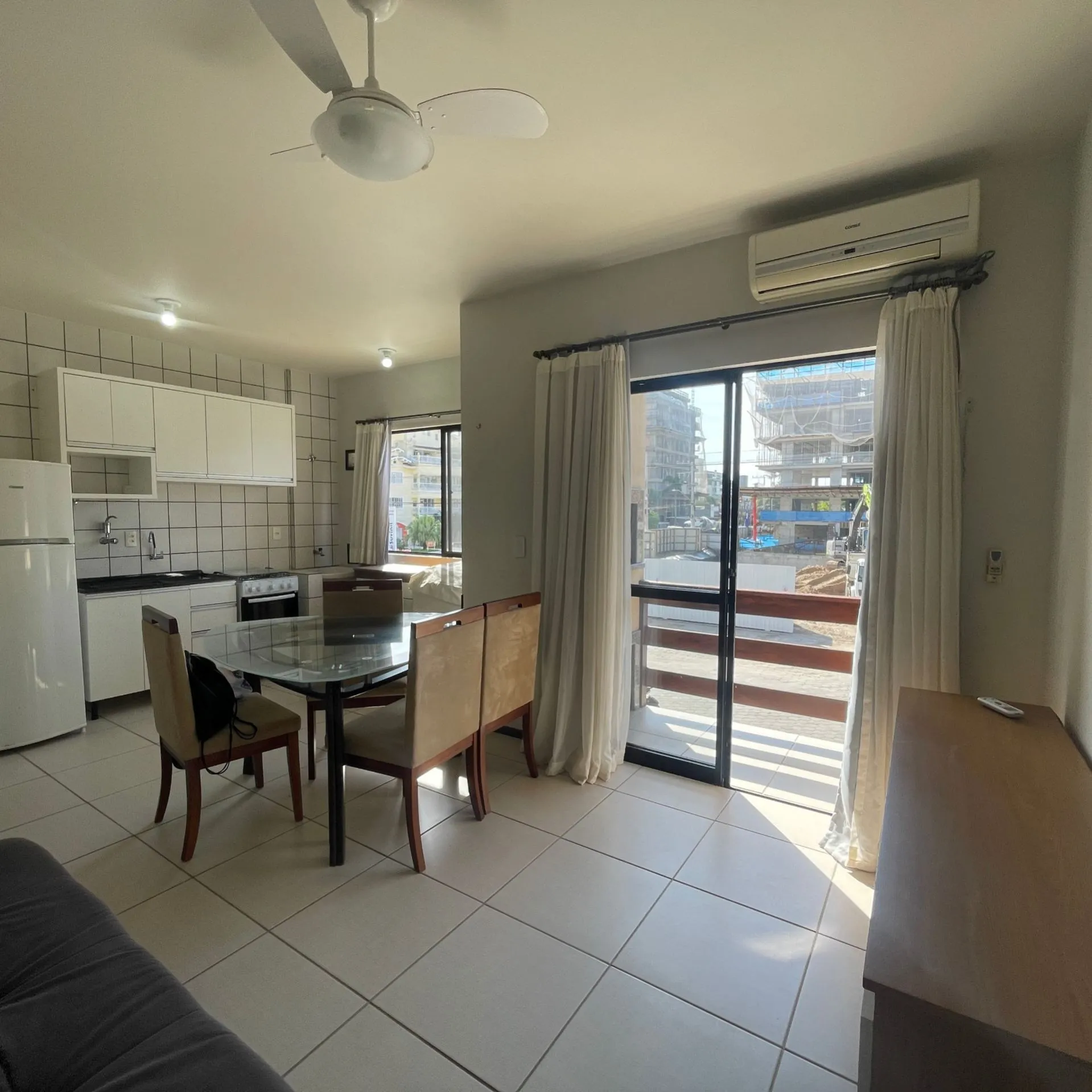 Imagem Apartamento de um dormitório, semimobiliado, para locação anual em Jurerê