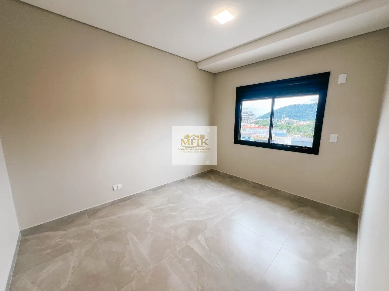 Imagem Residencial Laguna Imóvel Pronto Área total 220m² Área privativa 153m² 4 quartos sendo 1 suíte 2 banheiros social 2 vaga