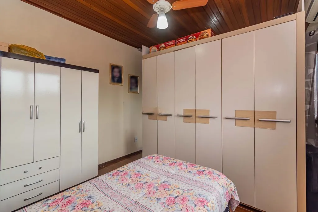 Imagem Casa de 3 dormitórios à venda Bairro Rubem Berta - Porto Alegre