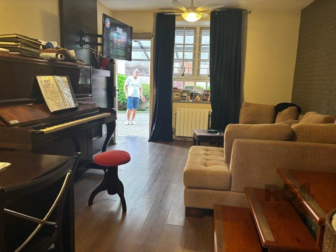 Imagem Sobrado de Alvenaria em Condominio no bairro Nobre de Gramado