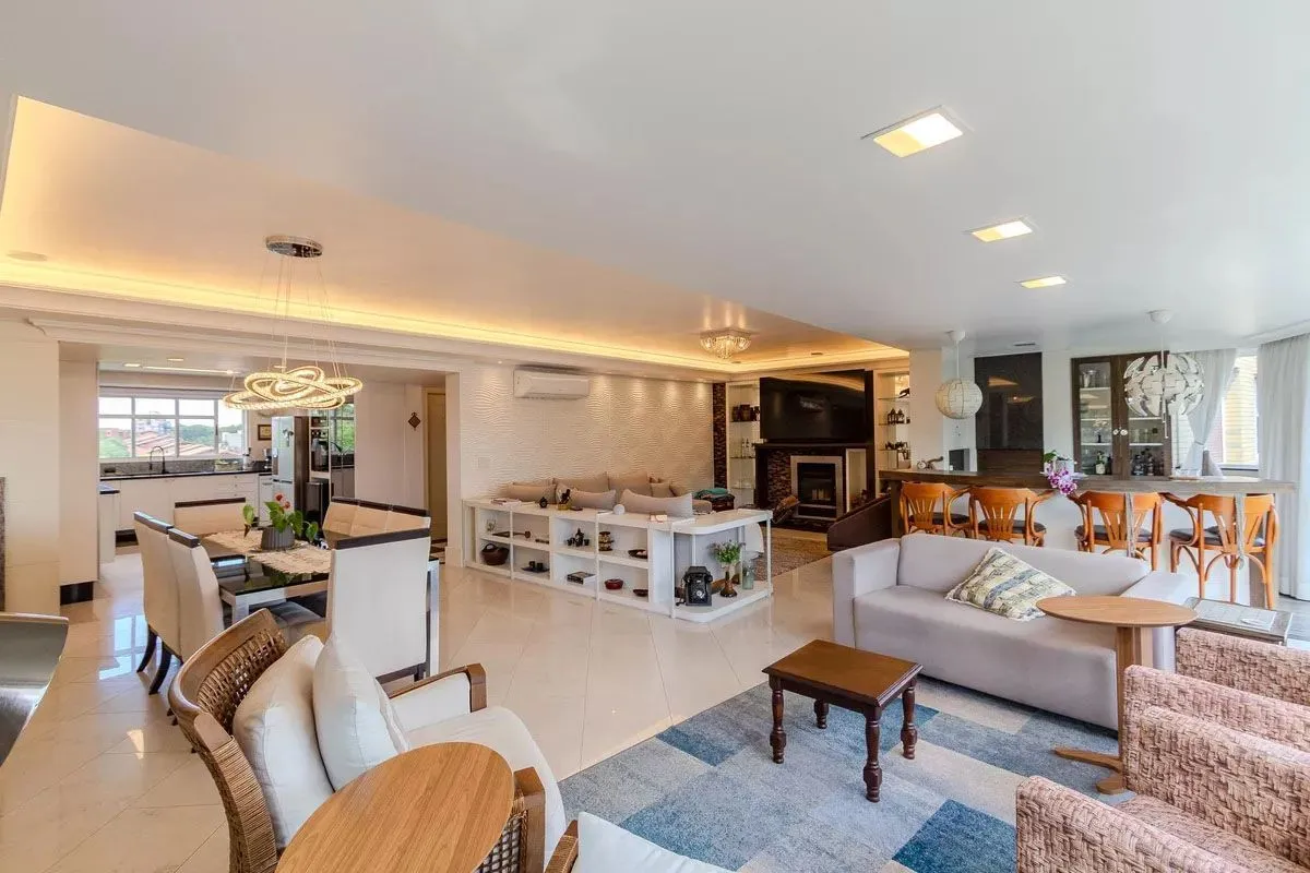 Imagem Apartamento com 3 dormitórios, 2 vagas e 231.61m² - Bairro Menino Deus