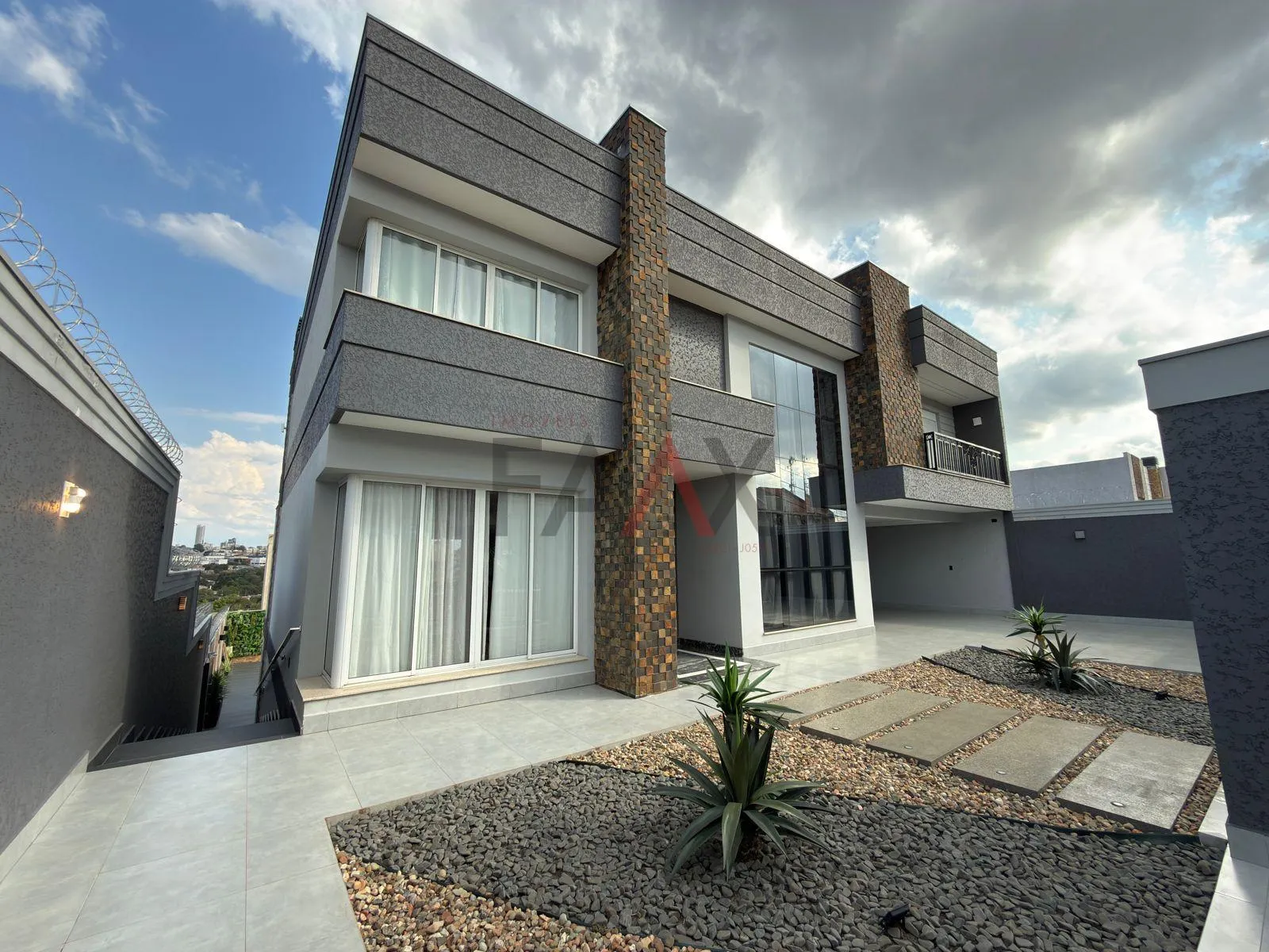 Foto do imóvel Sobrado alto padrão com 3 suítes à venda,595.00 m², DOS ESTADOS, GUARAPUAVA - PR
