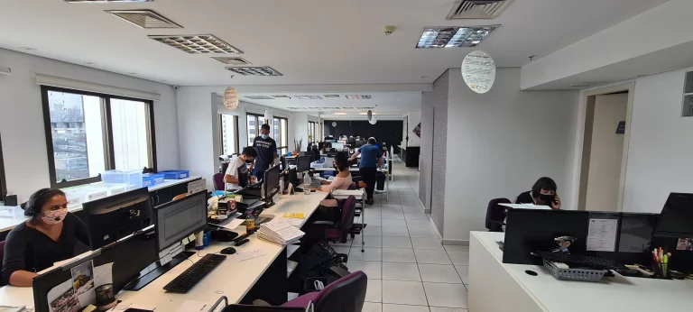 Imagem Conjunto Comercial à Venda em São Paulo-SP Várzea da Barra Funda 1 Sala 6 Vagas 204m² Área