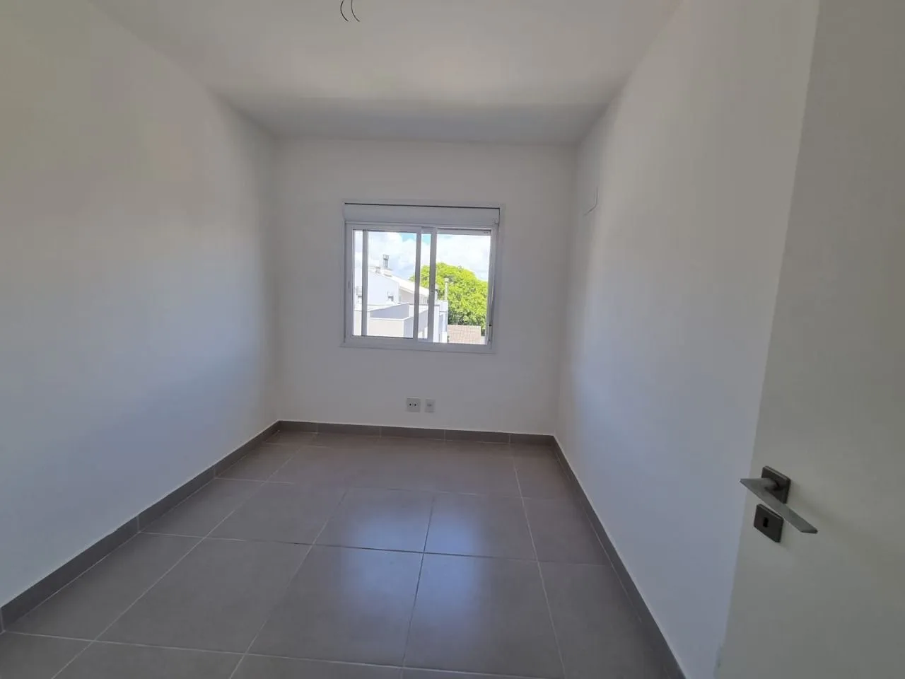 Imagem Apartamento 02 Dormitórios Com Sacada Bairro Tristeza