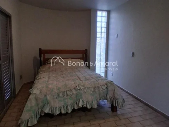 Imagem Linda casa assobrada com 3 quartos sendo 1 suíte, 4 vagas, area de lazer e Localização ótima, pr...