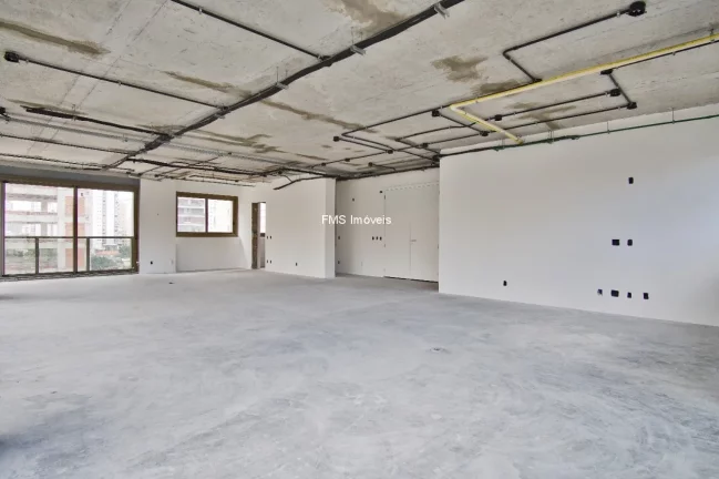 Imagem Apartamento com 4 suítes e 4 vagas na Vila Nova Conceição.