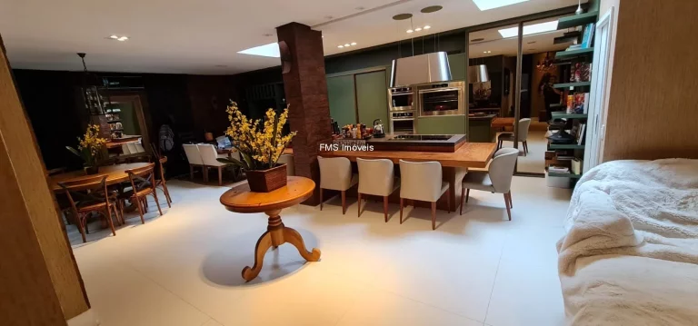 Imagem Casa em condomínio no Morumbi, São Paulo-SP: 4 quartos, 3 salas, 6 banheiros, 4 vagas e 340m² de área. Agende sua visita agora!