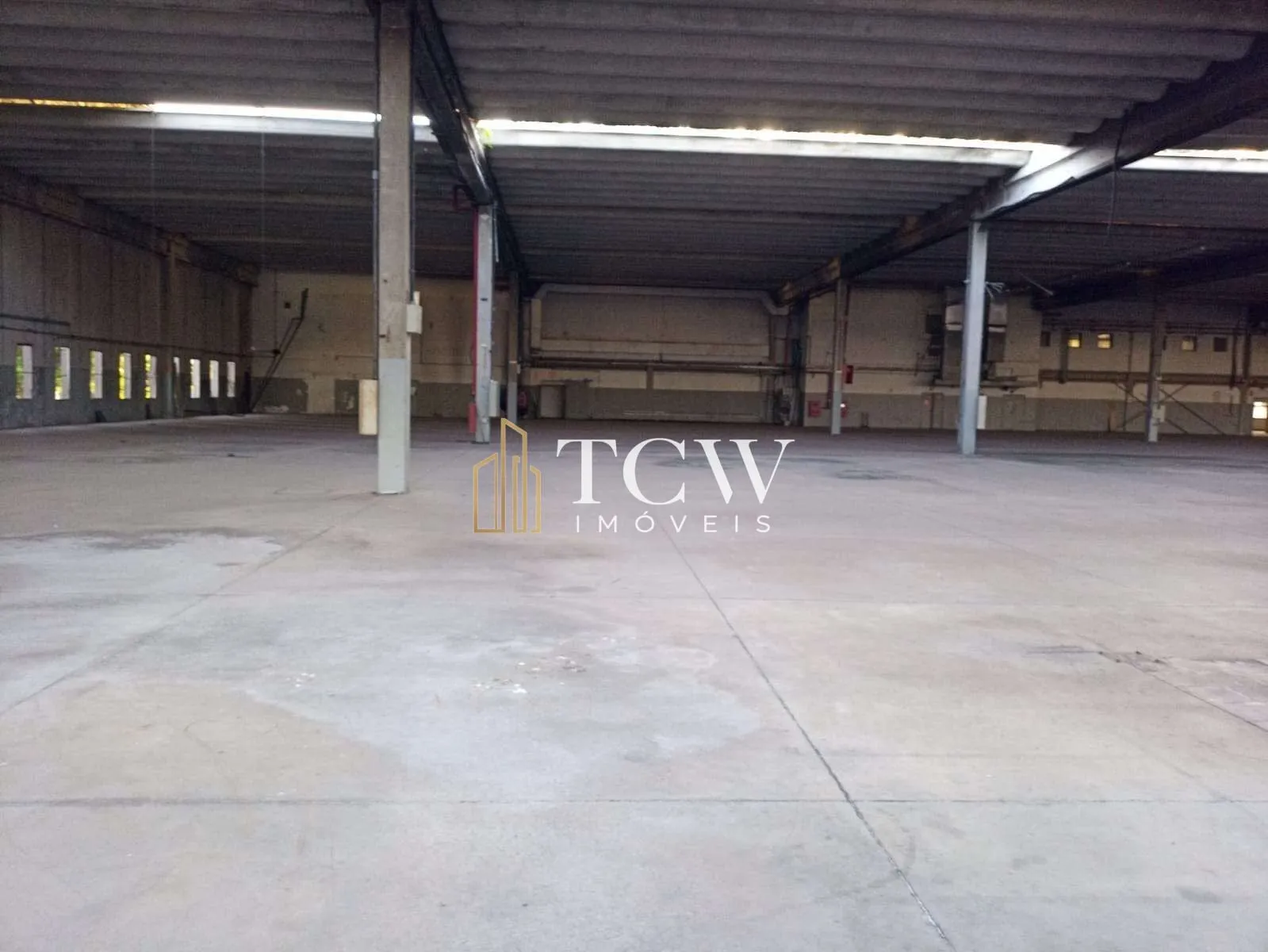 Imagem Galpão Industrial e Logístico para Locação em Alphaville Industrial | 10.500 m² | Barueri/SP