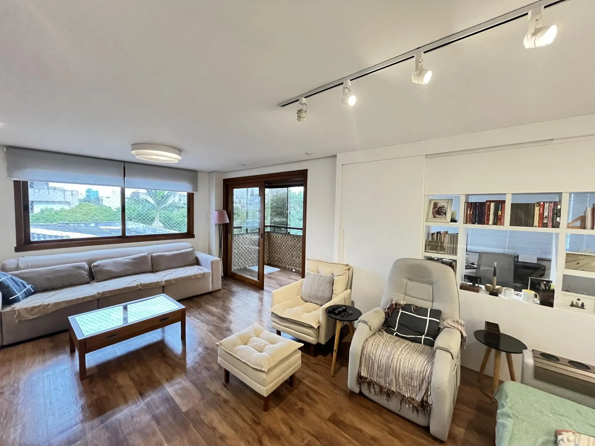 Imagem Apartamento de 3 quartos, 2 suítes, 1 americana e 2 vagas no bairro Farroupilha
