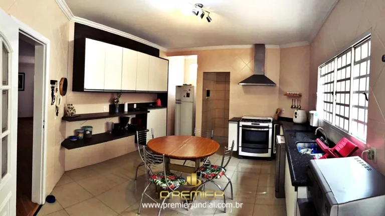Imagem LINDO SOBRADO 244M², 3 DORMITORIOS COM 1 SUÍTE MASTER E ÓTIMA LOCALIZAÇÃO NO QUINTA DAS VIDEIRAS