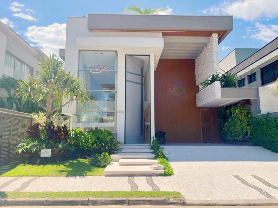 Foto do imóvel Á VENDA MANSÃO IMPONENTE - A POUCOS PASSOS DA PRAIA ALTO PADRÃO COM 6 SÚITES - 475M² -3 PAVIMENTOS - ELAVADOR - MOD.11 RIVIERA - BERTIOGA - SP.