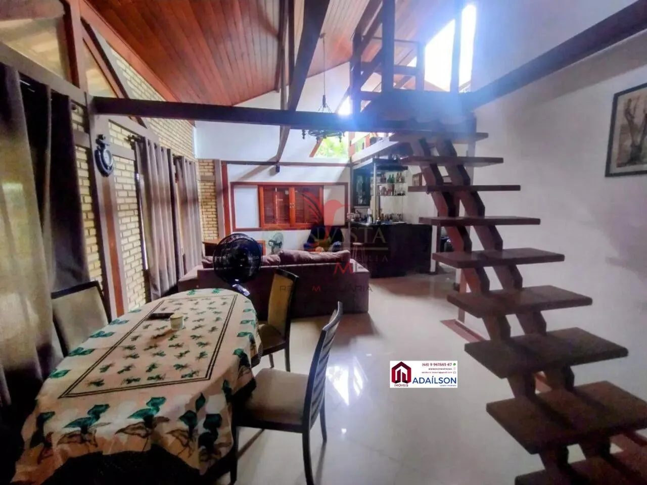 Imagem Casa com edícula em Florianópolis SC, À venda no Canal da Barra da Lagoa!