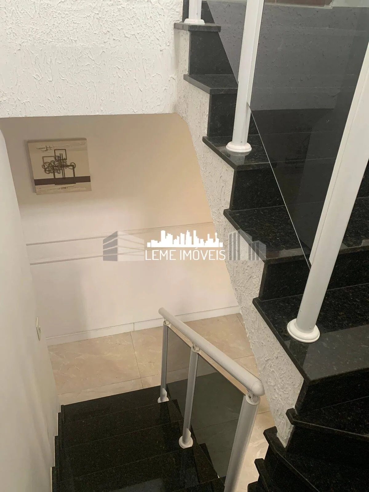 Imagem SOBRADO AMPLO COM DOCUMENTAÇÃO 100%!!! FINANCIE E UTILIZE O FGTS!!!