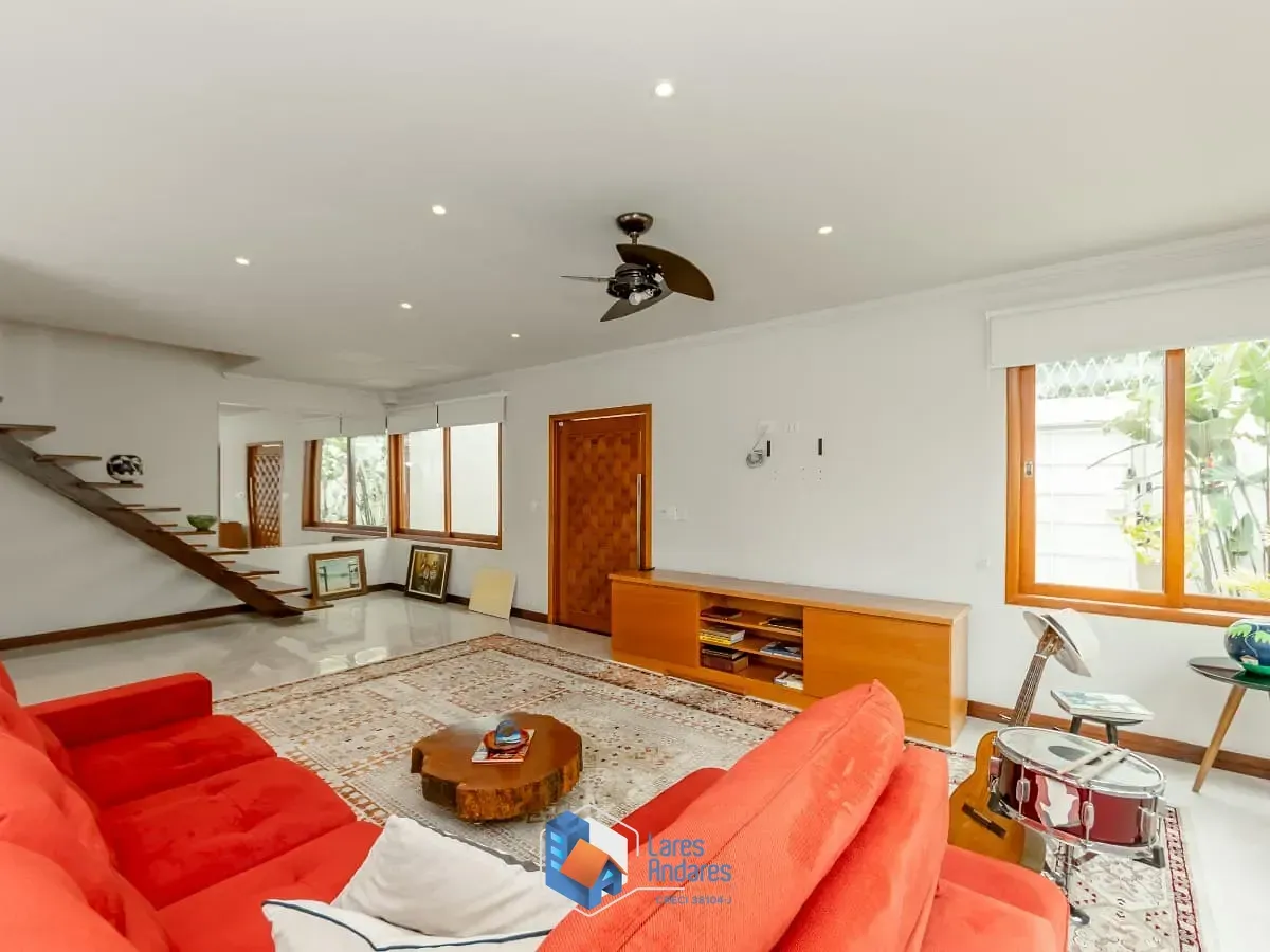Imagem Sobrado para venda em Jardim Sertãozinho com 3 quartos, sendo 1 suíte, 247m²