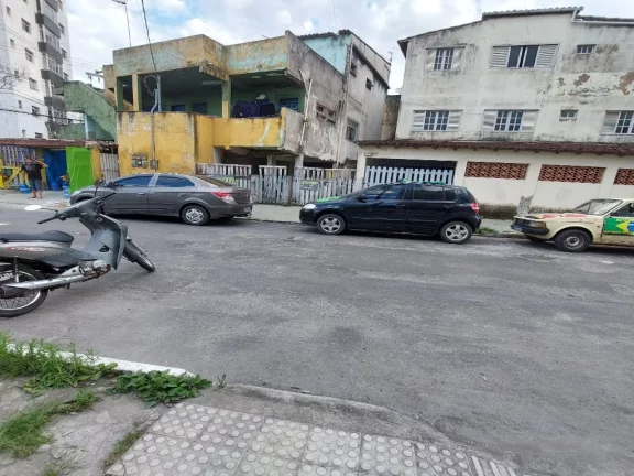Imagem Casa de esquina com 6 quartos na Praia do Morro