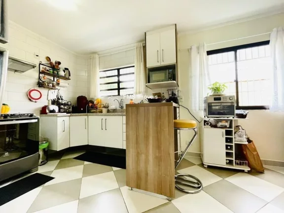 Imagem Imóvel de luxo na Vila da Saúde: casa com 4 quartos, 2 suítes, 2 salas, 4 vagas de garagem e 148m² em São Paulo-SP.