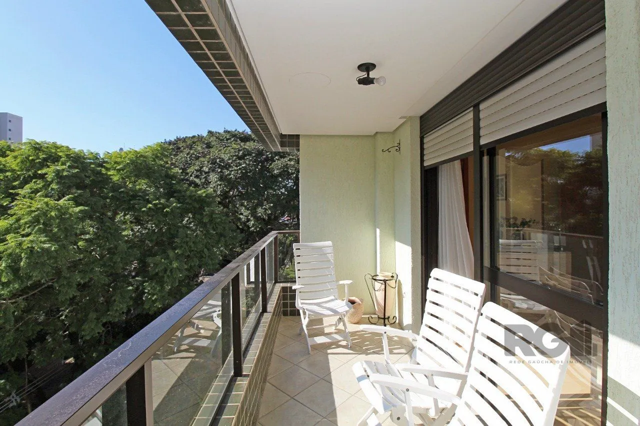 Imagem Apartamento de 3 dormitórios, suíte e 2 vagas de garagem no bairro Petrópolis em Porto Alegre