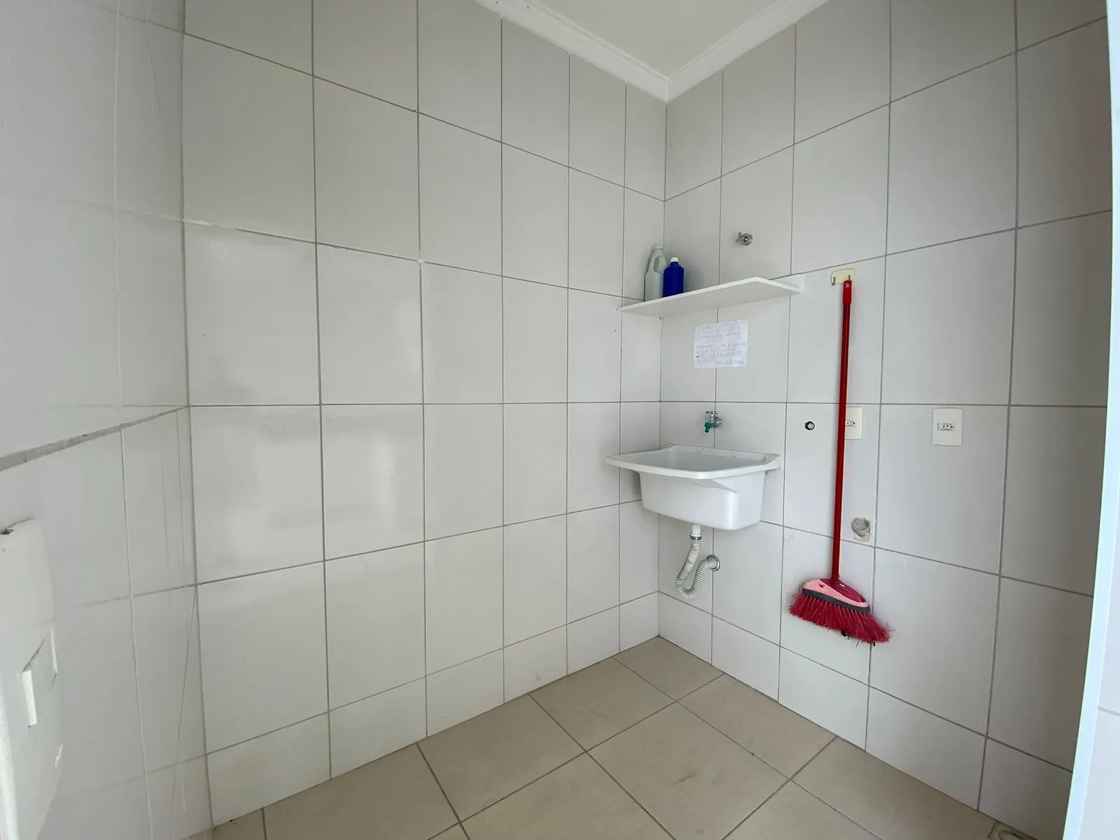 Imagem Excelente Casa de 100M² no Condomínio Horto Florestal I Para Venda e Locação