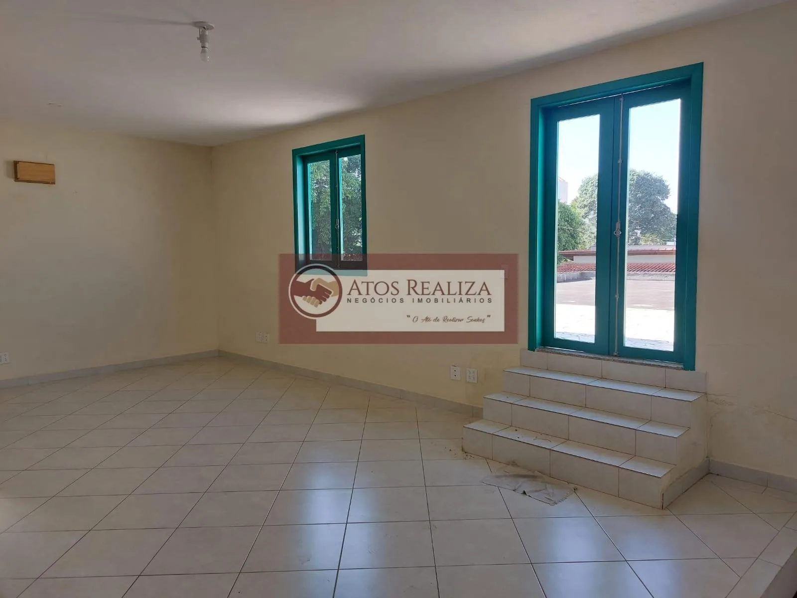 Imagem Alugo Salão Comercial Região Chácara Flora, com 134 M², Mesanino com 42M², Total 175M², 5 Vagas de Garage, Valor da Locação já incluso o IPTU e Condomínio , R$ 9.325,00 Reais.