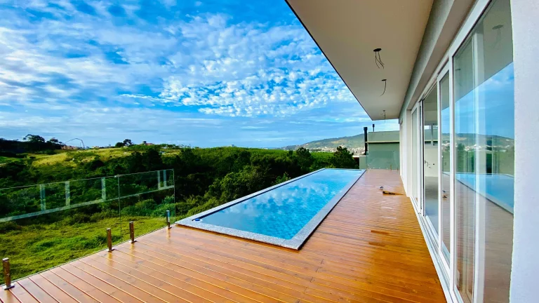Imagem Casa de Luxo em Garopaba-SC, Ferraz: 2 Suítes, Piscina, Vista Mar, 280m² - Imperdível!