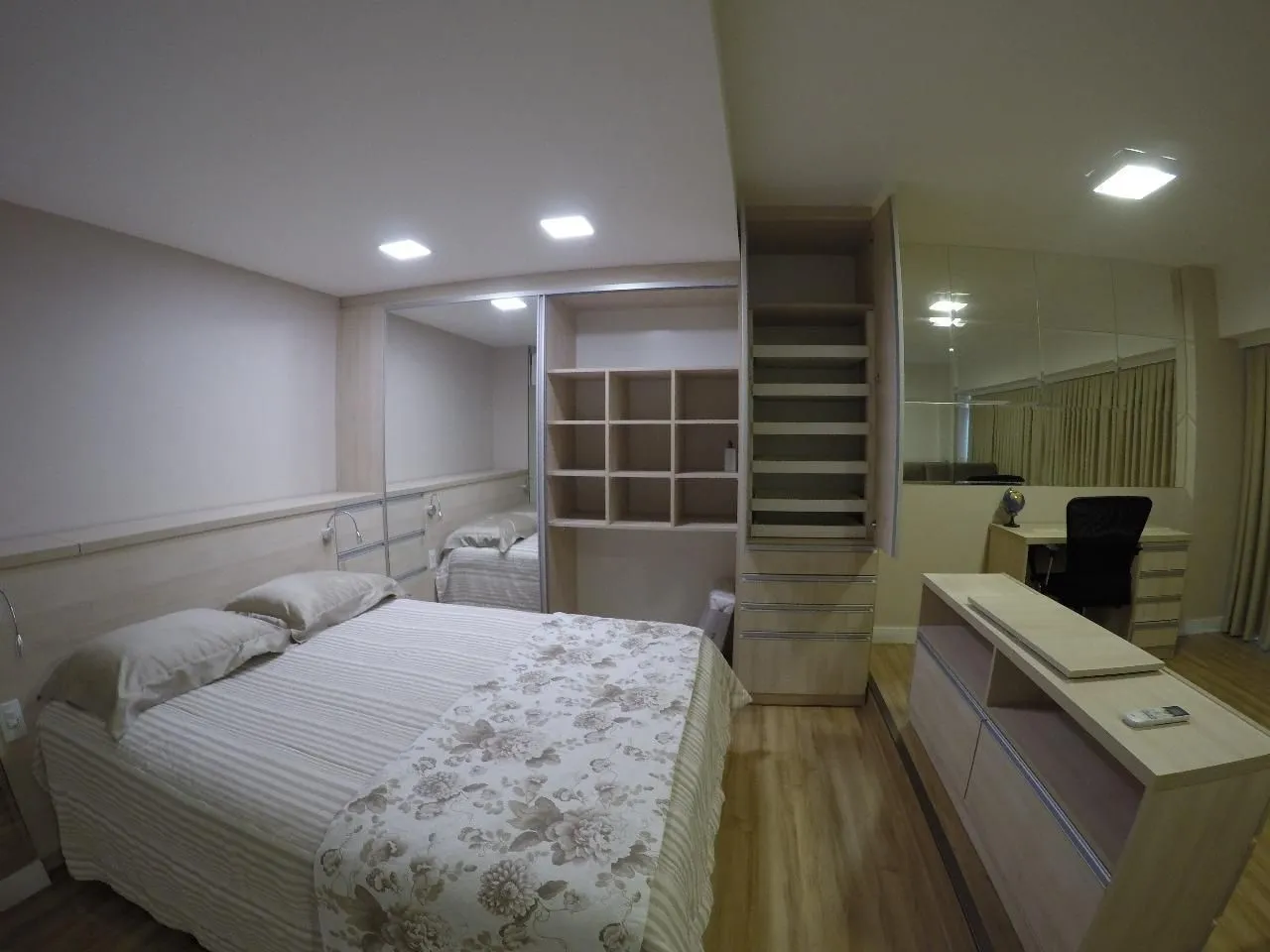 Imagem Vende-se apartamento duplex com 1 quarto , 64m² e 2 vagas - Praia de Belas