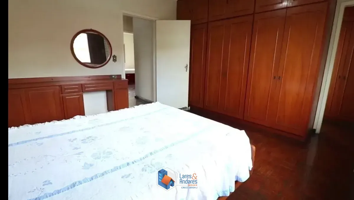 Imagem Casa para venda em Parque Peruche com 4 quartos, sendo 1 suíte, 228m²