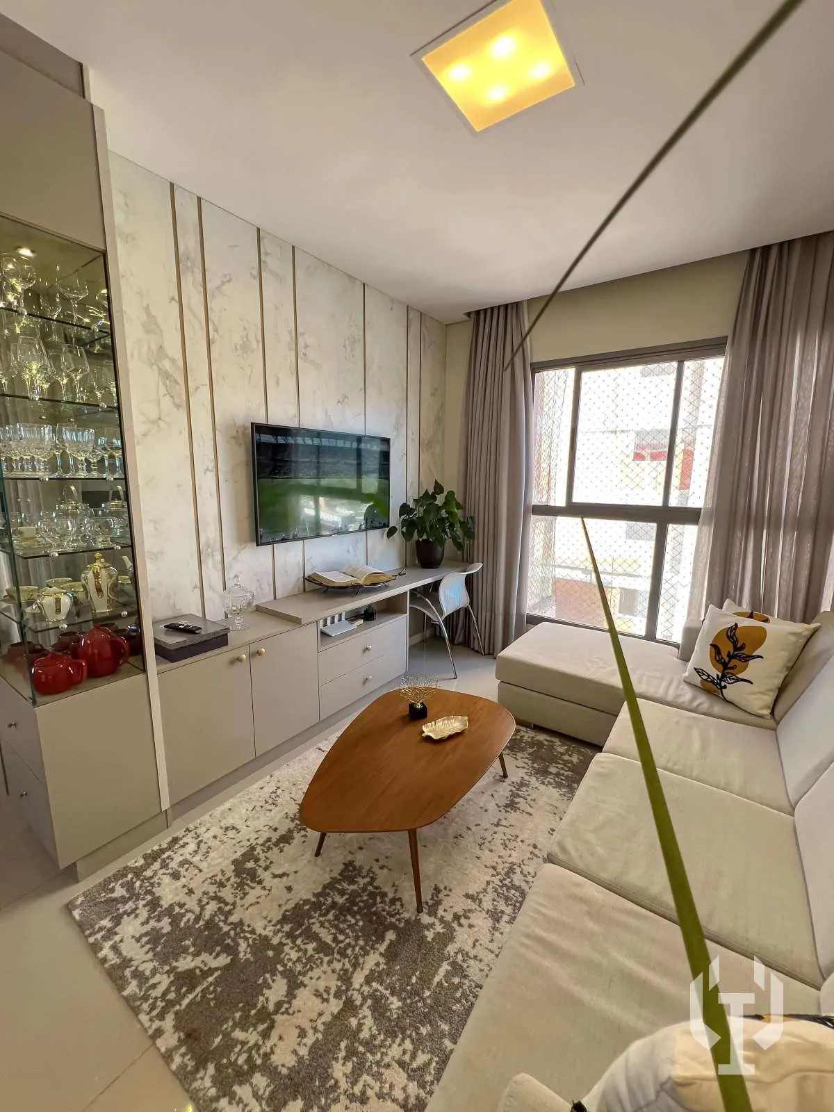 Imagem Apartamento mobiliado de 3 suítes e 2 vagas de garagem no Centro de Itapema