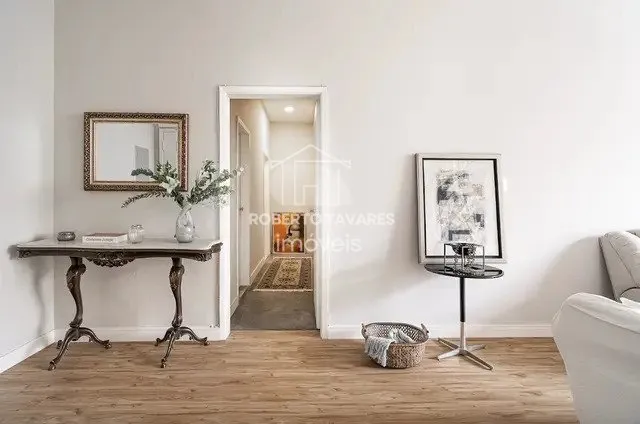 Imagem Apartamento com 294m², 5 dormitórios, 2 Suítes - 2 Vagas, para quem quer viver no sossego com grandes e deliciosos espaços, aqui é para viver em paz total. Esse imóvel é um achado, muito ensolarado, ótimo preço por m².