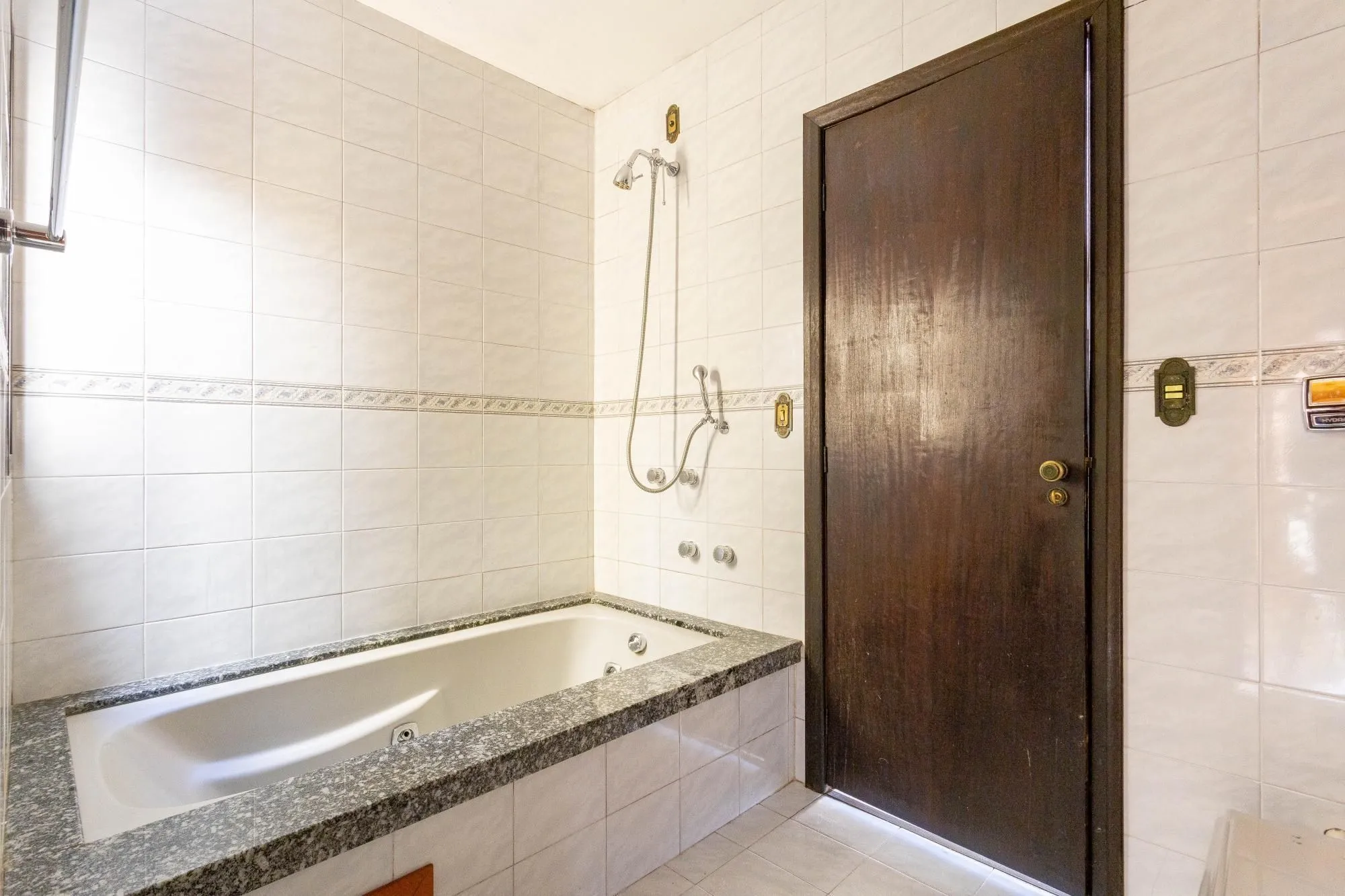Imagem CASA SOBRADO 3 DORMITÓRIOS 1 SUITE 3 VAGAS NO BAIRRO HIGIENÓPOLIS EM PORTO ALEGRE