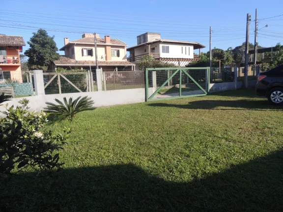 Imagem Linda Casa de 2 Quartos na Praia do Rosa, Imbituba-SC - Excelente Oportunidade!