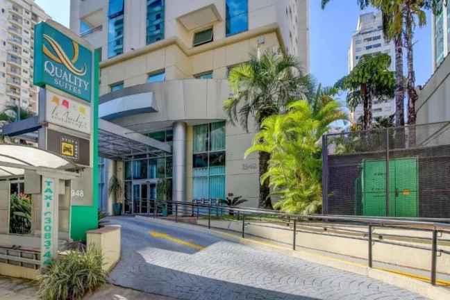Imagem Flat disponível para venda no Quality Suites Oscar Freire em Pinheiros, com 30m², 1 dormitório e 1 vaga