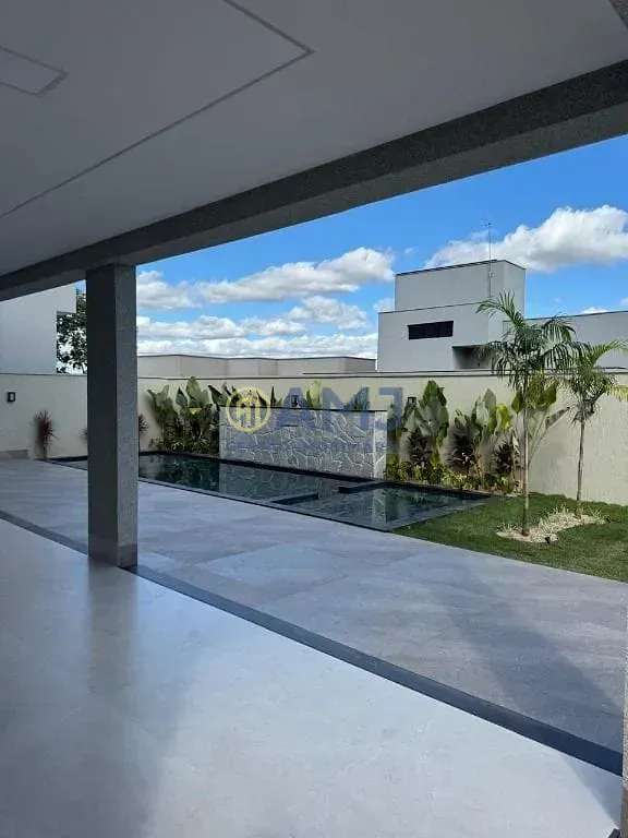 Imagem SOBRADO DE ALTO PADRÃO COM ELEVADOR PRIVATIVO, 4 SUÍTES E PISCINA AQUECIDA - PORTAL DO SOL GARDEN