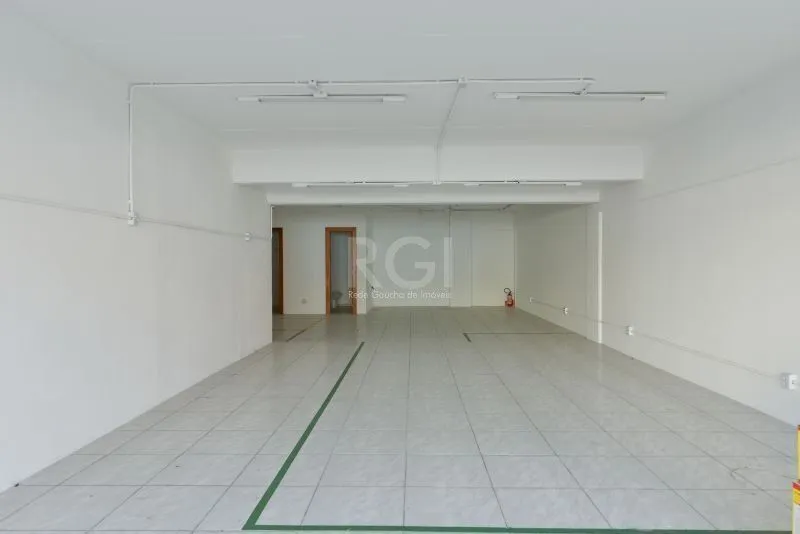 Imagem MÁFFER IMÓVEIS ALUGA - DEPÓSITO / PAVILHÃO Av. Voluntários da Pátria, 2822 - Floresta | Porto Alegre/RS Área privativa: 110 m² Vaga de garagem / carga e descarga