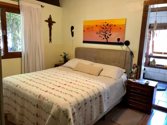 Imagem Oportunidade única: Casa dos sonhos em Garopaba com edícula e jardim exuberante!