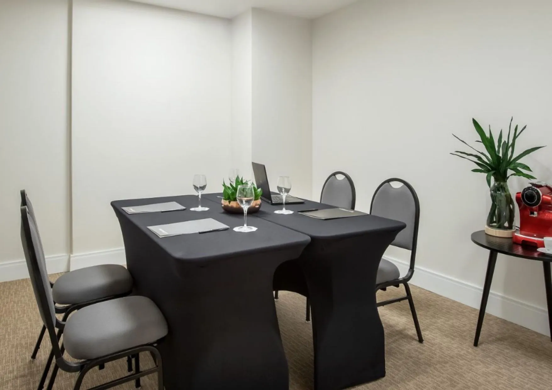 Imagem Apartamento à venda em Porto Alegre, Cidade Baixa, com 1 quarto, 22.98m2
