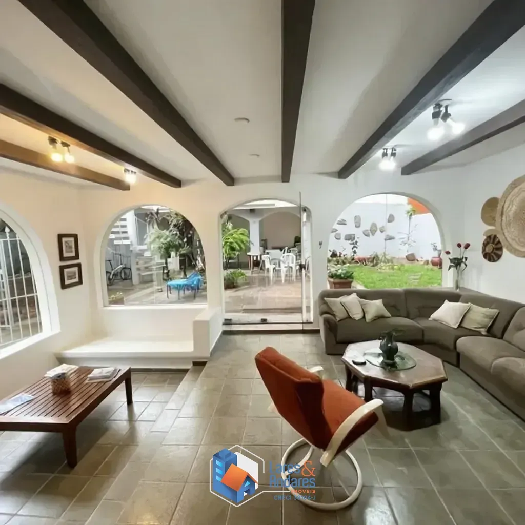 Imagem Casa para venda em Butantã com 4 quartos, sendo 1 suíte, 299m²