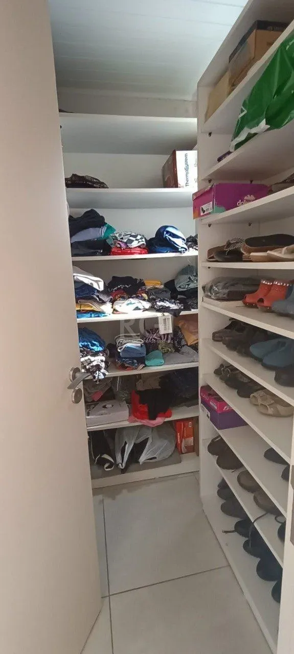 Imagem Casa para Venda - 250m², 3 dormitórios, sendo 1 suites, 2 vagas - Vila Nova, Porto Alegre