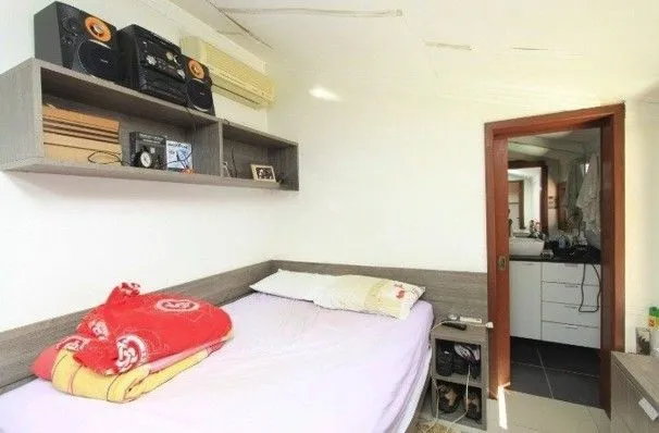Imagem Casa sobrado em Condomínio com 4 pisos de 3 dormitórios sendo 3 suítes para venda na Av. Lucas de Oliveira no bairro Bela Vista em Porto Alegre/RS.