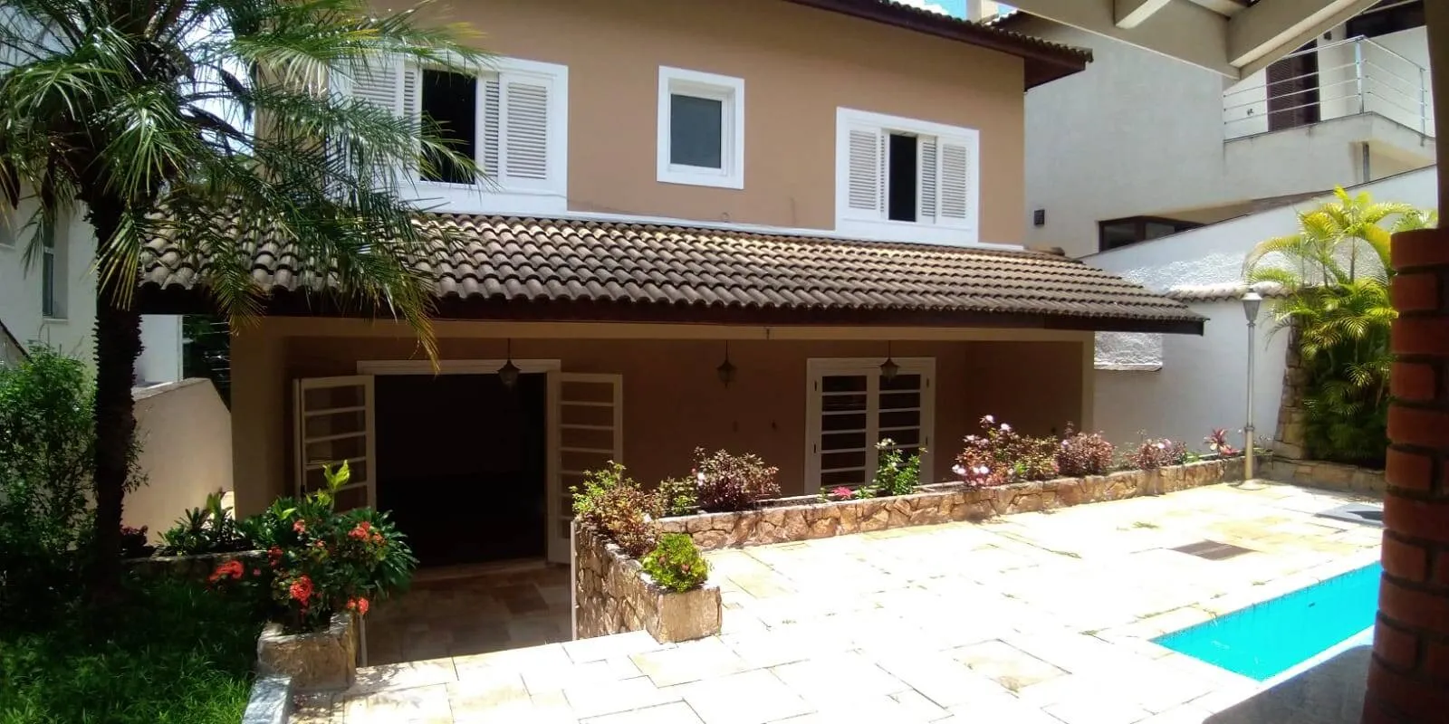 Foto do imóvel Casa Luxuosa em Alphaville 5 - Santana de Parnaíba/SP, Frente à Praça, Com 4 Quartos e Lazer Completo em MORADA DAS FLORES (ALDEIA DA SERRA), SANTANA DE PARNAÍBA - SP