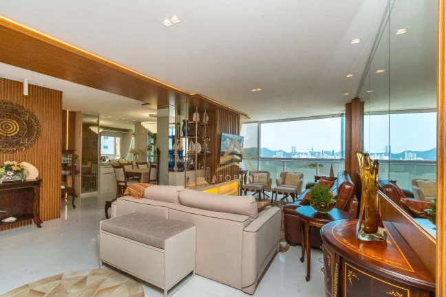 Imagem Apartamento com 4 dormitórios à venda, 190 m² por R$ 7.500.000,00 - Pioneiros - Balneário Camboriú/SC