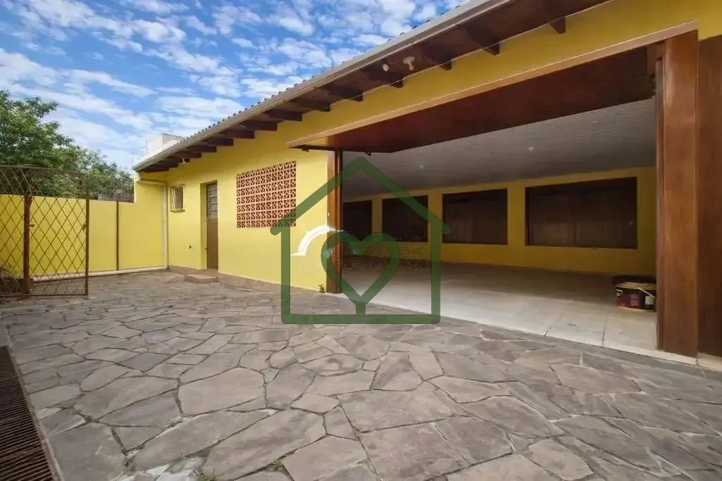 Imagem Casa residencial com 3 dormitórios, sendo 1 suíte. Um dos dormitórios conta com móveis planejado...