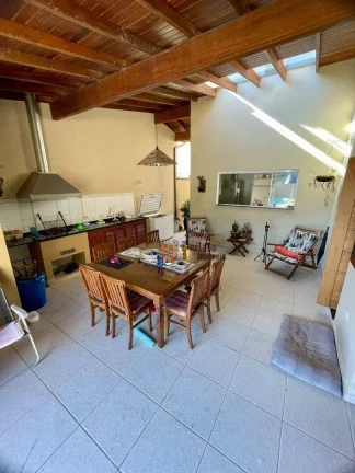 Imagem Sobrado com 4 suítes à venda, 205 m² por R$ 1.700.000 - Toninhas - Ubatuba/SP