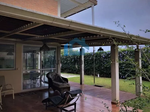Imagem Casa Moderna à venda no Centro da Granja Viana