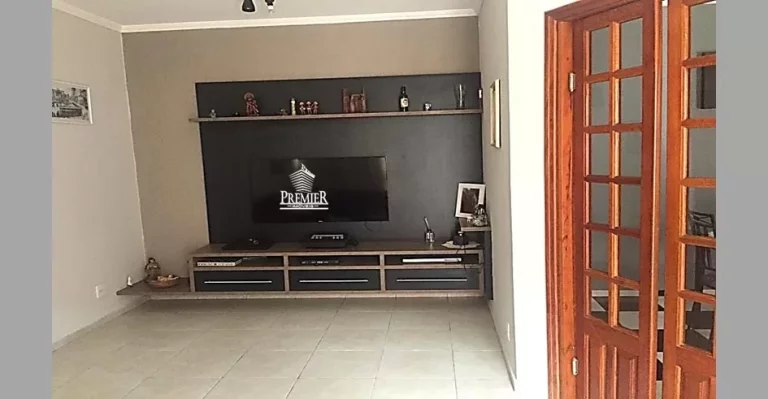 Imagem ÓTIMA CASA NO JARDIM PACAEMBU, COM 3 DORMITÓRIOS SENDO 1 SUÍTE COM BANHEIRA