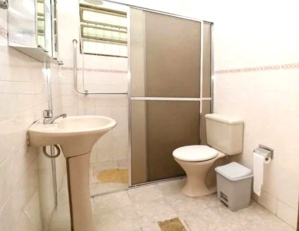 Imagem Casa no bairro Jardim Sabará de 4 dormitórios e 3 vagas DESOCUPADA