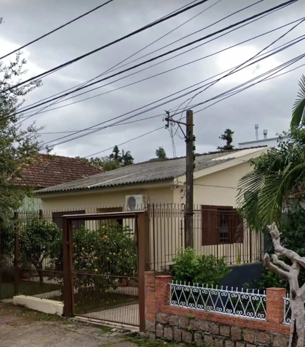 Imagem Casa com 2 dormitórios e 150m², no Bairro Jardim Sabará